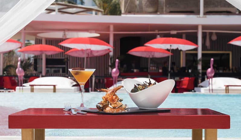 USHUAIA - THE OYSTER AND CAVIAR BAR POOL